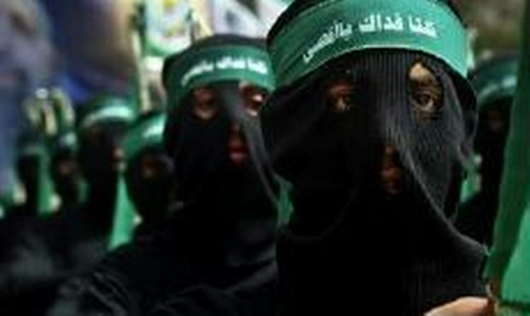 Hamas-militante demonstrerer mod Israel i Gaza by. - Arkivfoto: AP 