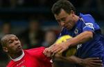 Chelseas anfører John Terry (t.h.) i hård nærkamp med Charltons Marcus Bent. - Foto: AP. 