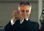 Anibal Cavaco Silva fejrer triumfen. - Foto: AP 