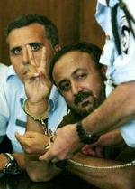 Marwan Barghouti under retssagen, der gav ham fem gange livsvarigt fængsel. Dommen afholder ham ikke fra indflydelse på palæstinensisk politik. - Foto: AP 