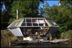 Der er masser af selvbyggede huse på Christiania - her 'den sjette sans' - også kaldet UFOen.- Foto: Jakob Carlsen 