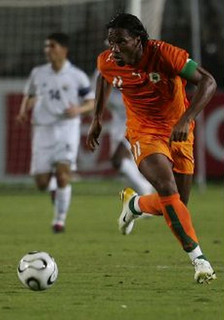 Chelsea-frontløberen Drogba scorede atter, at Elfenbenskysten fik en kneben sejr over Libyen. - Foto: AP 