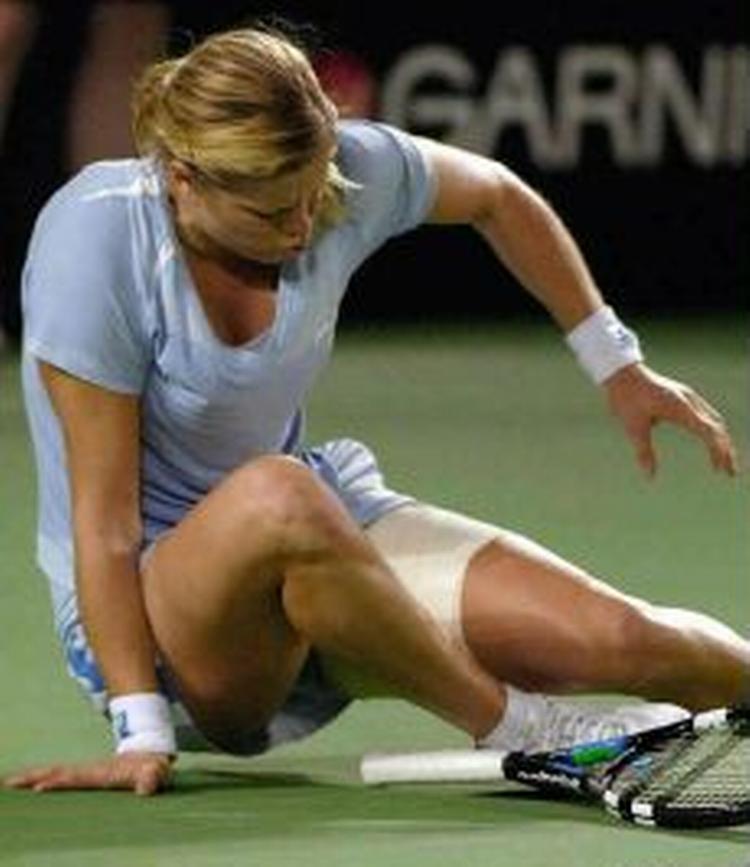 Kim Clijsters faldt i tredje sæt og måtte trække sig med en skade. - Foto: AP 