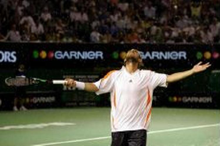»Det er helt utroligt. Jeg bliver nødt til at vågne nu«, sagde Baghdatis eftrer sejren. - Foto: AP 