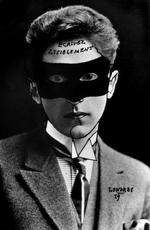 AVANTGARDE. Jean Cocteau eksperimenterer med identitet og skrift på  Skriv læseligt -billedet fra 1919. Otte år senere udkom hans værk  Den hvide bog , som er med i Radio Rosas bøssekanon.   Arkivfoto: AP 