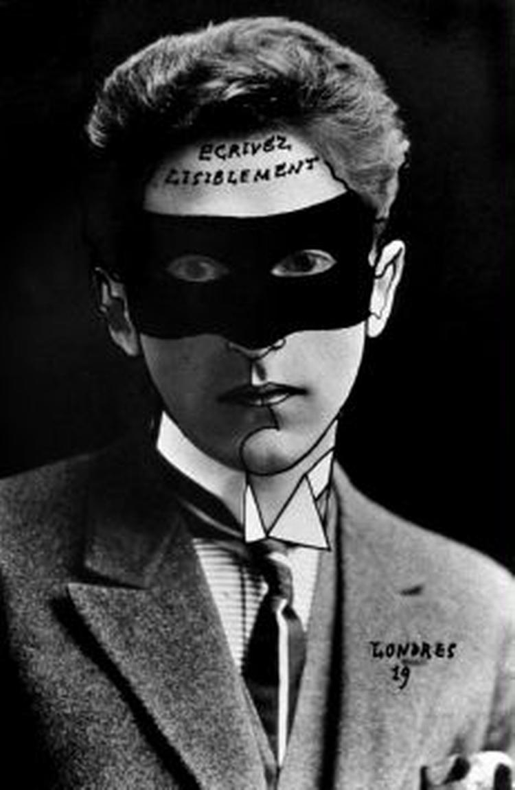 AVANTGARDE. Jean Cocteau eksperimenterer med identitet og skrift på  Skriv læseligt -billedet fra 1919. Otte år senere udkom hans værk  Den hvide bog , som er med i Radio Rosas bøssekanon.   Arkivfoto: AP 