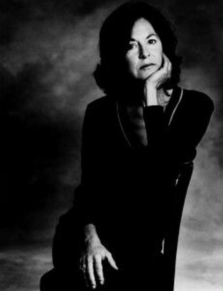 SKÆBNE. »Fra jeg selv begyndte at læse digte, jeg var vel fire, fem, seks år, betragtede jeg digterne, jeg læste, som mine fæller og forgængere«.   Foto: AP/Sigrid Estrada 