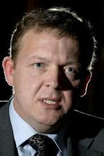 Den konservative gruppeformand Helge Adam Møller er ude i et frontalt angreb mod regeringsmakkeren Venstre og sundhedsminister Lars Løkke Rasmussen (billedet), som han kalder 'illoyal'. - Arkivfoto: Jens Dresling 