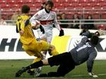 Jon Dahl Tomasson (i hvidt) havde flere store chancer mod Duisburg. - Foto: AP 