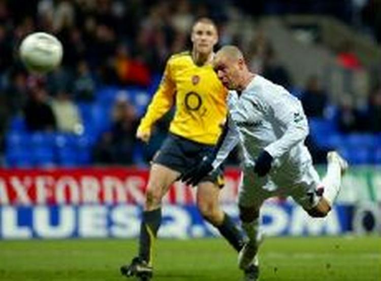 Boltons græske angriber Stelios Giannakopoulos scorer. - Foto: AP 