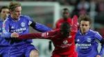Christian Poulsen og de øvrige Schalke-spillere havde godt fat i Kaiserslautern. - Foto: AP. 
