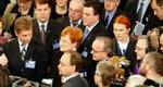 Tarja Halonen i midten har vundet en ny seks-årig periode som præsident i Finland. - Foto: AP 