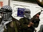 Militante medlemmer af Al-Aqsa Martyrernes Brigade uden for EU-kontoret. - Foto: AP 