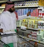 Et tomt hul på hylderne og en seddel med oplysning om boykot af danske varer i et saudiarabisk supermarked. - Foto: AP 