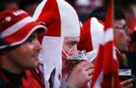Landskamp i Parken - og øl på lægterne. Amerikanerne vil støtte Danmark og danske produkter. Blandt andet ved at drikke dansk øl til Super Bowl. - Arkivfoto: Finn Frandsen 