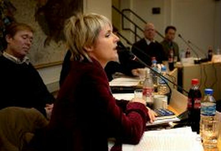 »Tror I, at det her ender med terroraktioner i metroen? Det tror jeg. Og når det sker, bærer vi et stort ansvar for det, fordi tryk som bekendt avler modtryk«, sagde Hanne-Vibeke Holst bl.a. på mødet.   Foto: Finn Frandsen 