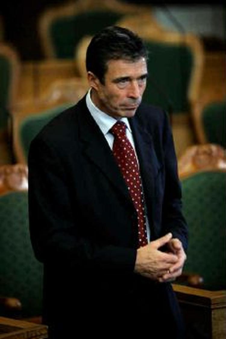 Statsminister Anders Fogh Rasmussen (V) siger til aften, at regeringen vil gøre alt hvad den kan for at stoppe krisen om Muhammed-tegningerne - Foto: Jens Dresling 