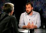 James Frey i studiet hos Larry King, over for hvem han bedyrede, at det da er o.k. at hjælpe sandheden på vej ved at tilføre dramatisk effekt, læs: omskrivning af fakta, selv når det handler om erindringer.   Foto: AP/CNN/E.M. Pio Roda 