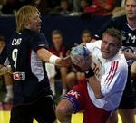 Joachim Boldsen slider sig igennem det norske forsvar. - Foto: AP 