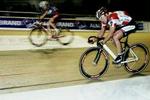 Par nr. 7, Jimmi Madsen og Giovanni Lombardi, er med helt fremme efter førstedagen af seksdagesløbet i Ballerup. - Foto: Thomas Borberg 