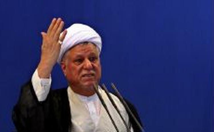 Irans tidligere præsident, Akbar Hashemi Rafsanjani, opfordrede til ro ved fredagsbønen. - Foto: AP 
