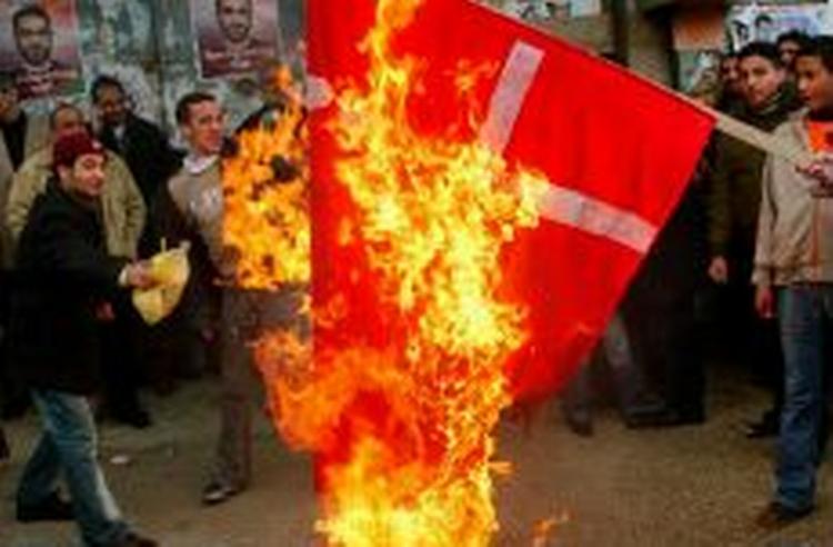 Palæstinensiske demonstranter i gaderne i Nablus på Vestbredden. - Foto: AP 