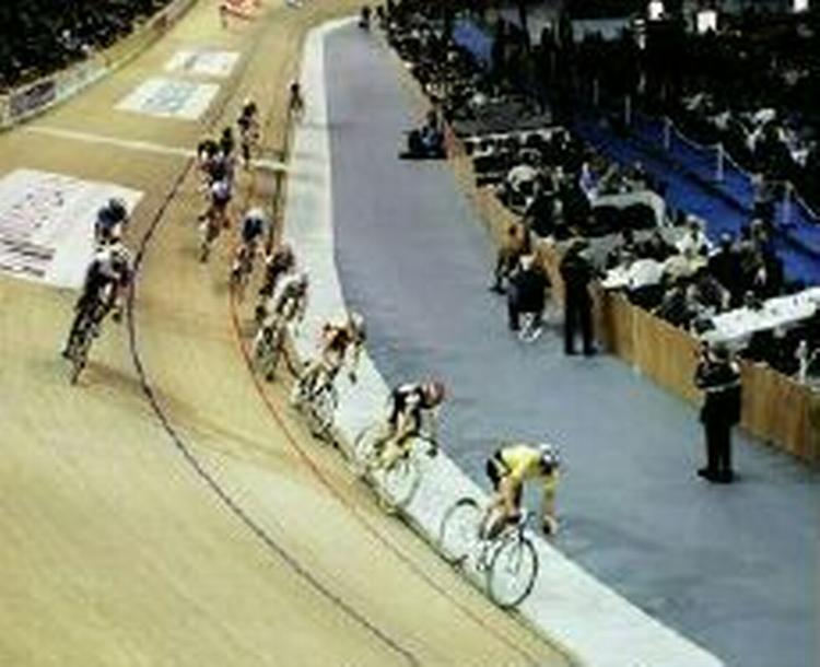 Feltet runder svinget i Ballerup Super Arena. - Foto: Thomas Borberg 