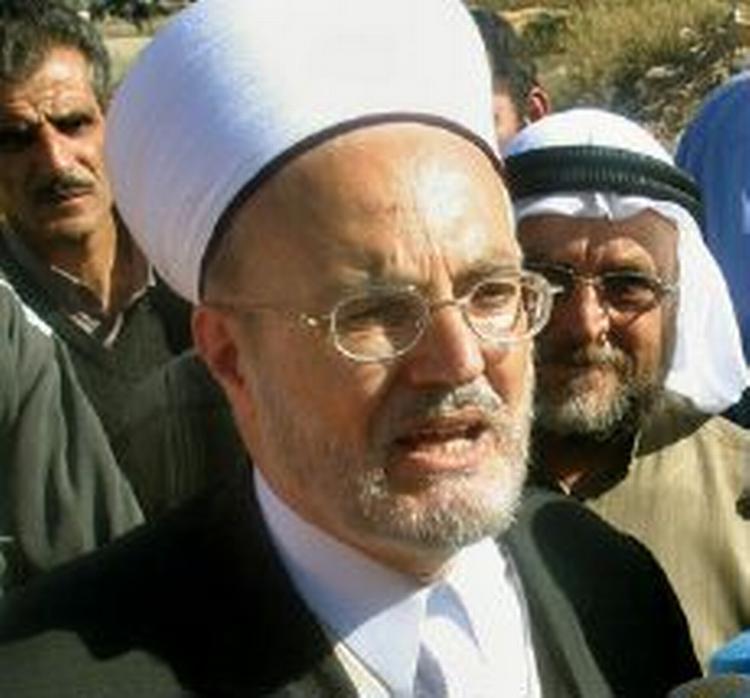 Jerusalems stormufti Ekrima Sabri mener, at protesterne mod Danmark skyldes, at Danmark er mere ufarlig end USA. - Arkivfoto: AP 