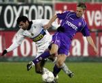 Martin Jørgensen (th.) i nærkamp med Luis Figo. - Foto: AP 