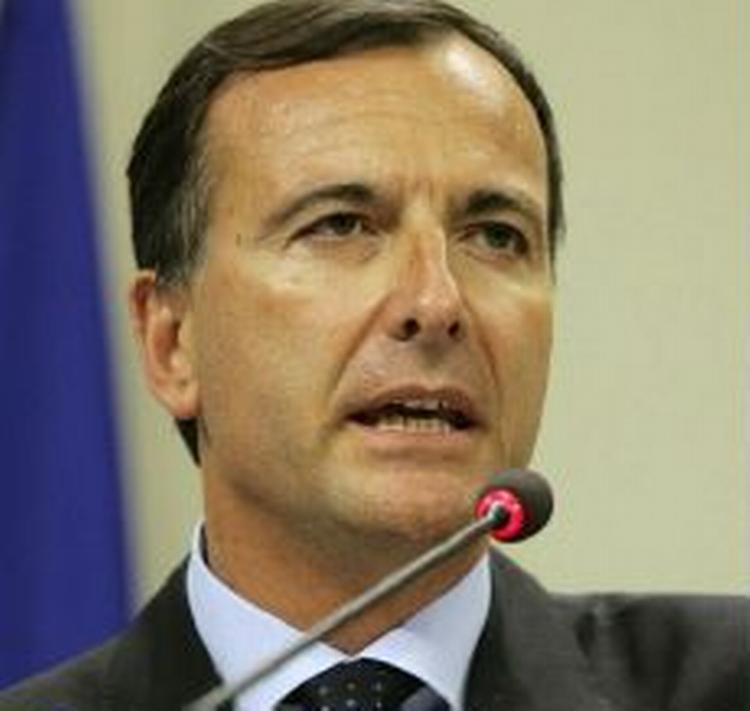 Justitskommissær Franco Frattini ønsker fælles presseskik for EU's presse. - Arkivfoto: AP 