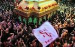 På den shiamuslimske helligdag Ashura fejres profeten Muhammeds barnebarn, blandt andet ved at man pisker sig selv til blods. Dette billede er fra Irans hovedstad Teheran i dag. - Arkivfoto: AP 
