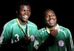Ismaila Taye-Taiwo(tv.) og Wilson Oruma smiler efter de har fået deres medaljer. - Foto: AP 