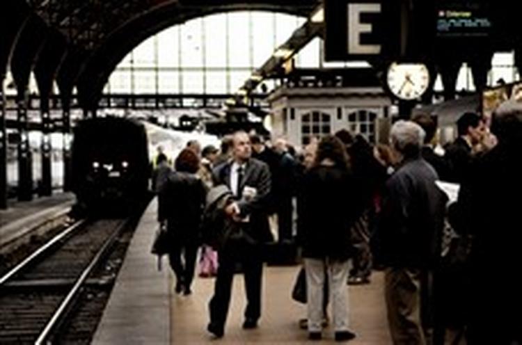 Via den såkaldte bruttotrækordning har nogle lønmodtagere togkort, hvor op til to tredjedele af prisen er betalt af skattevæsenet.   Arkivfoto: Thomas Borberg 