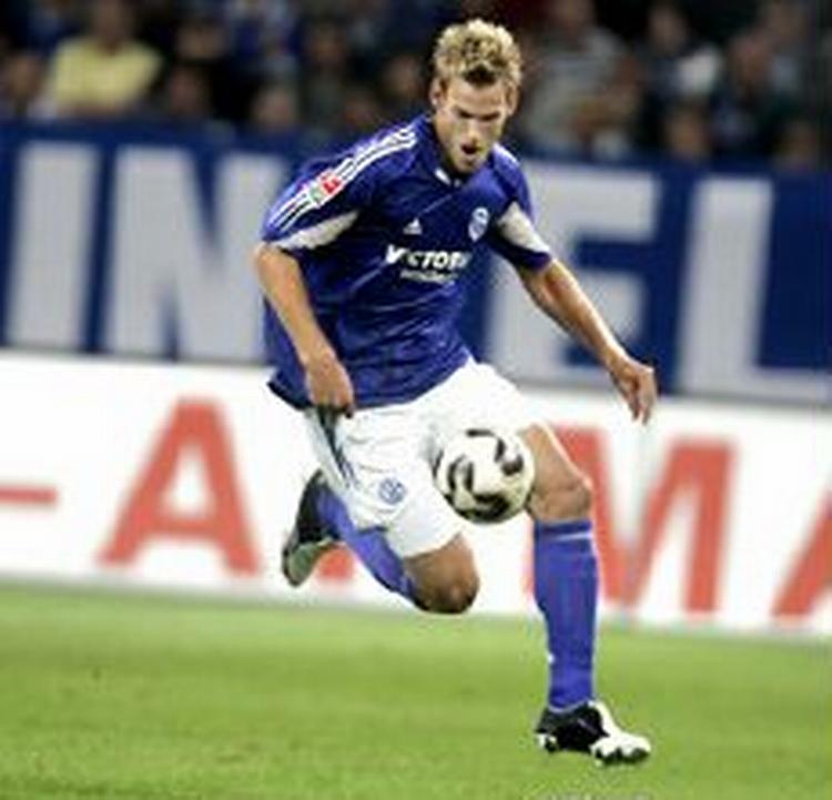 Søren Larsen spillede en flot kamp og scorede to gange i dag for Schalke, som vandt 7-4 over Leverkusen. - Arkivfoto: Thomas Wilmann 
