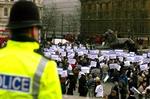 Muslimernes demonstration i London var en opvisning i britisk ophøjet ro. - - Foto: AP 