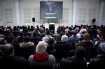 Der var stuvende fyldt i Nørrebrohallen, da Hizb ut-Tahrir holdt møde i dag. - Foto: Kåre Viemose 