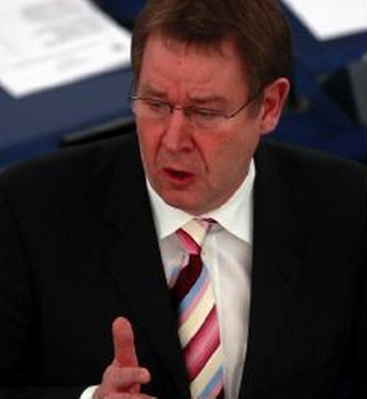 Poul Nyrup Rasmussen har ikke meget tilovers for Jyllands-Postens tegninger af profeten Muhammed, bragt i september sidste år. - Foto: AP 