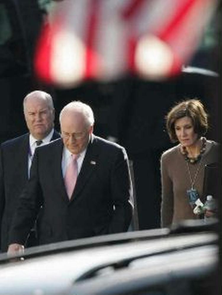 USA's vicepræsident Dick Cheney tager ansvaret for den skudulykke, som i dag gav hans jagtkammerat et hjerteanfald - Foto: APA! 