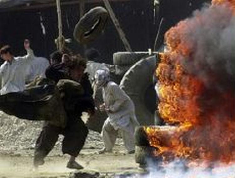 For femte dag i træk er Pakistan ramt af voldsomme protester over tegningerne af profeten Muhammed. - Foto: AP 