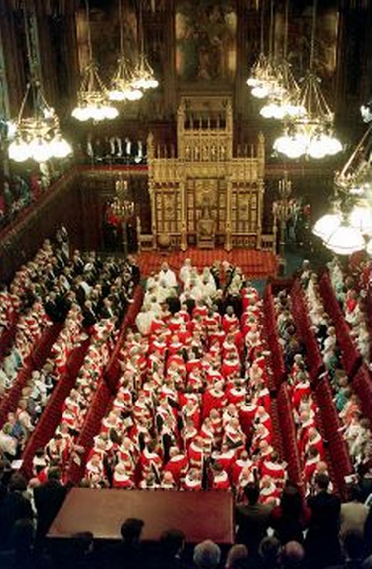 DET BRITISKE SNIT. En blanding af monarki, aristokrati og folkestyre i form af kongemagt, Overhuset og Underhuset er englændernes bud på et demokratisk funktionelt styresystem.   Arkivfoto: AP 