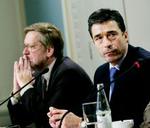 Presset på udenrigsminister Per Stig Møller (K) og Anders Fogh Rasmussen (V) vokser. - Arkivfoto: Camilla Stephan 