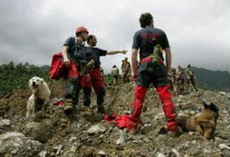 Redningshold leder efter 65 indespærrede minearbejdere i Mexico. - Foto: AP 