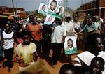 Det er første gang i årtier, at Uganda går til valg i et flerpartisystem. Og uganderne har deltaget i valgkampen med stor entusiasme. Som her i slumkvarteret Mbuya i udkanten af hovedstaden Kampala. - Foto: Anders Birch 
