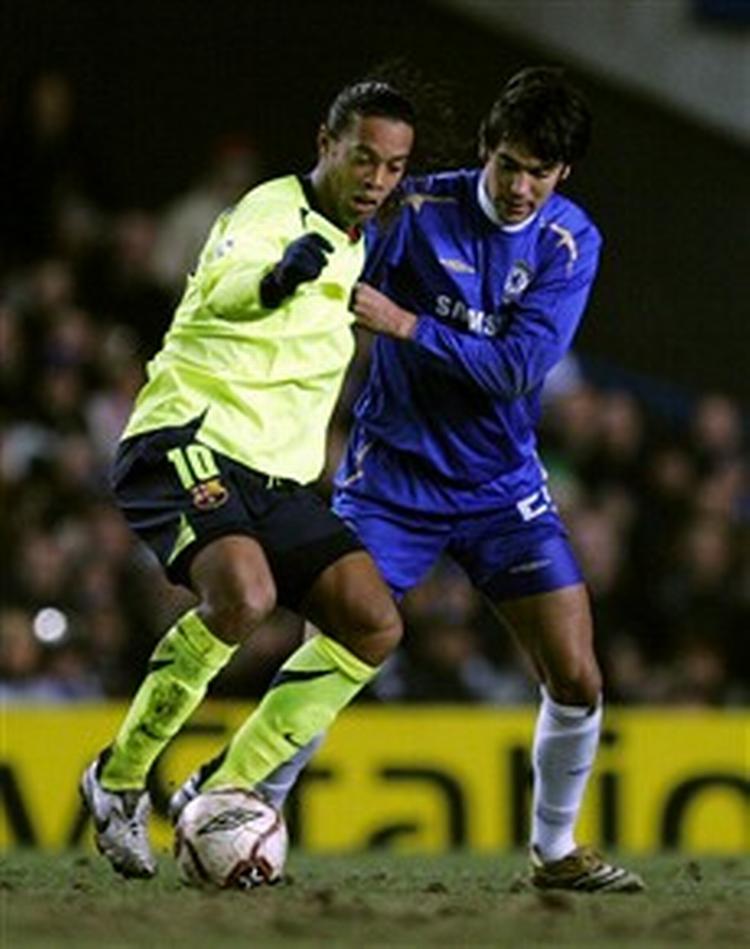 Ronaldinho blev endnu en gang en af kampens bedste spillere, da Barcelona slog Chelsea 2-1. - Foto: AP 