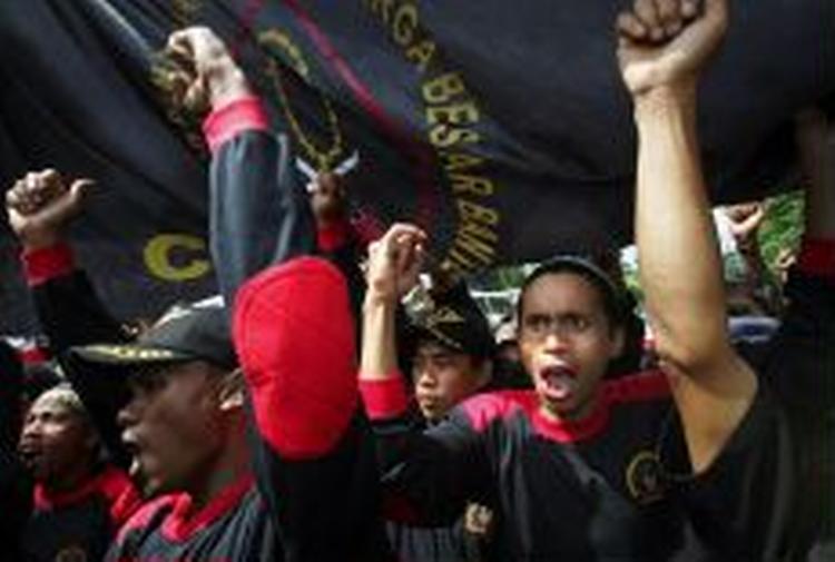 »Danmark er denne verdens ondskab«, lyder det fra demonstranter i Indonesien i dag. - Foto: AP 