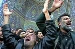 Demonstrationerne mod bomberne i Samarra breder sig til Iran, hvor shiamuslimer demonstrerer i Teherans gader. - Foto: AP 