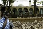 »Muhammed er en mand - Jesus er fra Himlen« skrev kristne uromagere på en ødelagt moske i Onitsha i Nigeria. - Foto: AP 