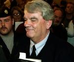 David Irving selv og mange medier i Storbritannien mener, at han er offer for en indskrænkning i retten til at udtale sig om hvad som helst. - Foto: AP 