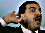 Tv-prædikant Amr Khaled er populær blandt unge, bl.a. fordi han ikke prædiker formaninger, men sludrer med dem og lytter til dem.   Foto: Nasser Nasser/AP 