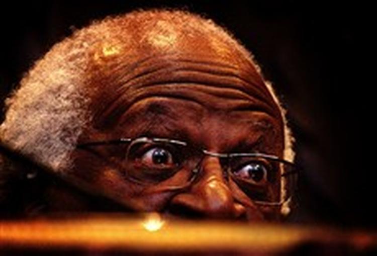 Desmond Tutu er med i FN s tænketank Civilisationernes Alliance, der mødes i Qatar for at diskutere, hvordan man undgår konflikt mellem Vesten og islam.   Arkivfoto: Finn Frandsen 